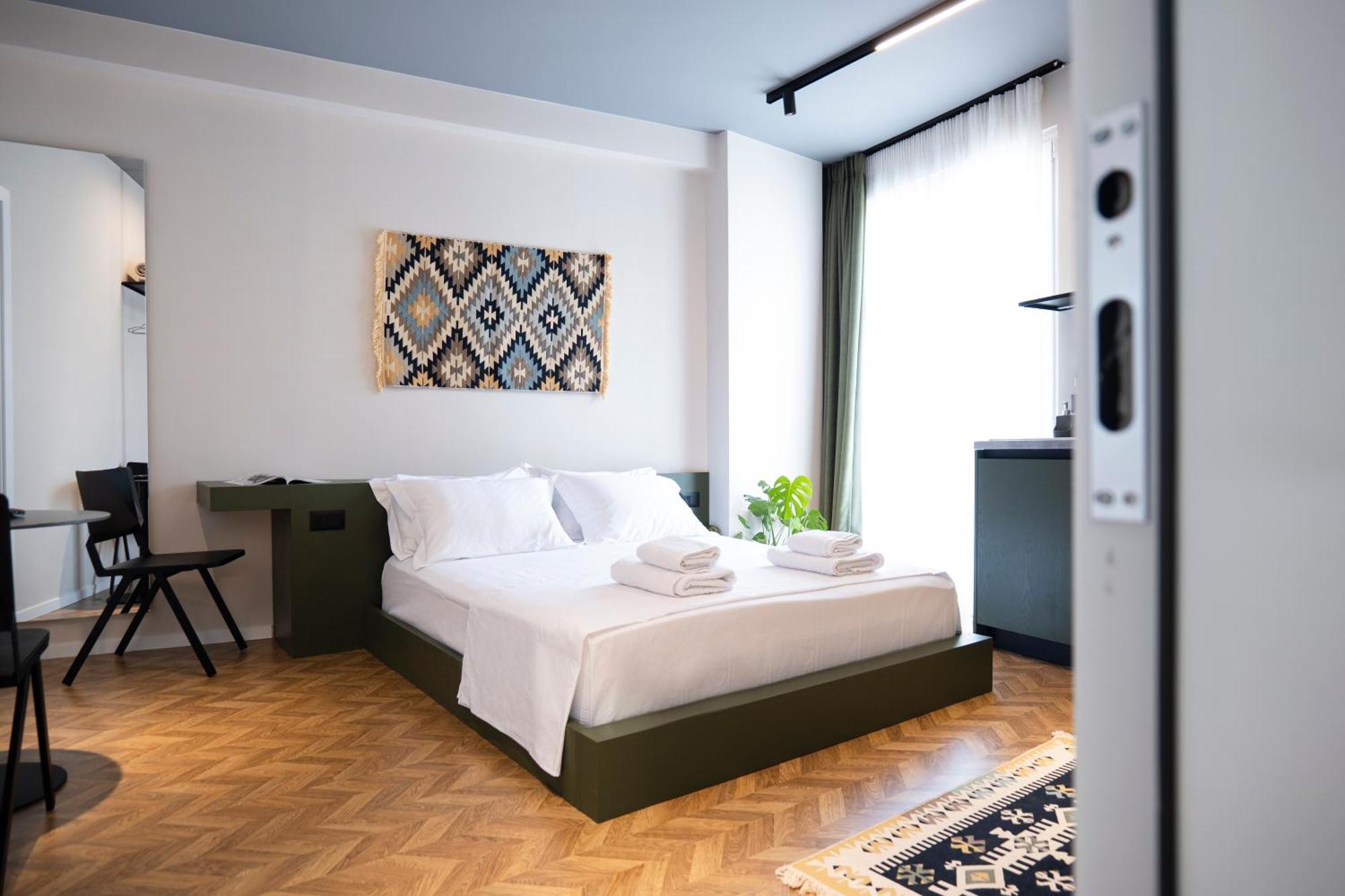 Muz Studios Tiranë Luaran gambar