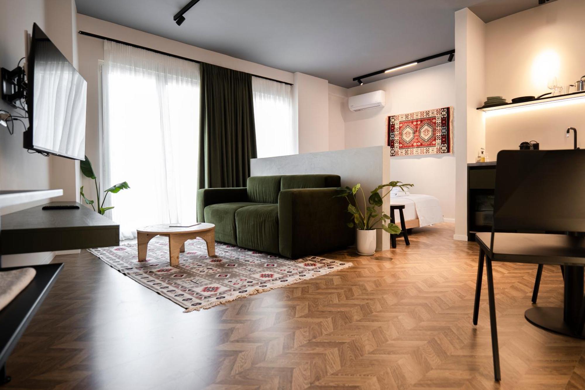 Muz Studios Tiranë Luaran gambar