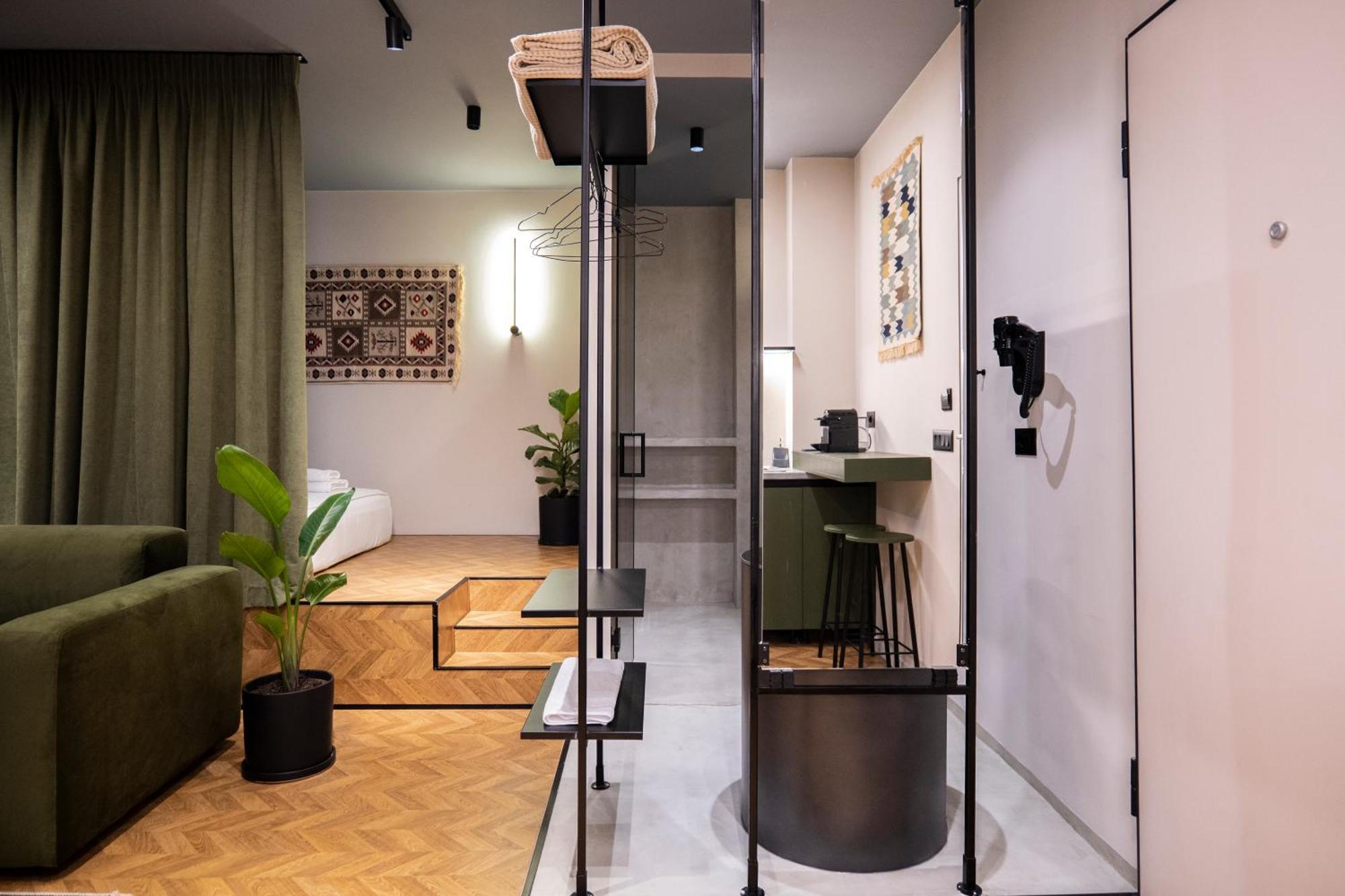 Muz Studios Tiranë Luaran gambar
